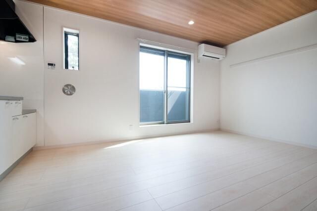 ガレージハウスＴＯＤＡＢＡＳＥ リビング