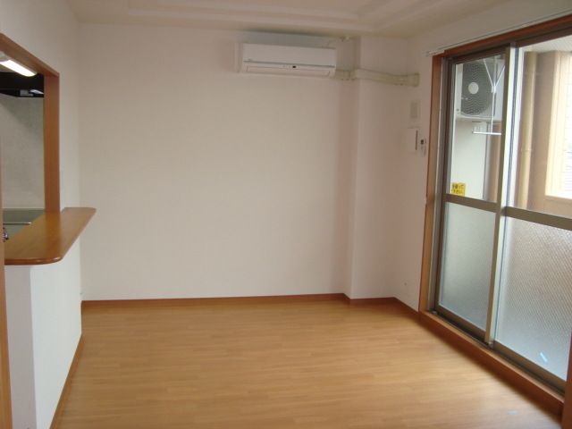 ＥＶＥＲ　ＳＨＩＮＥ　ＳＨＯＮＡＮ リビング