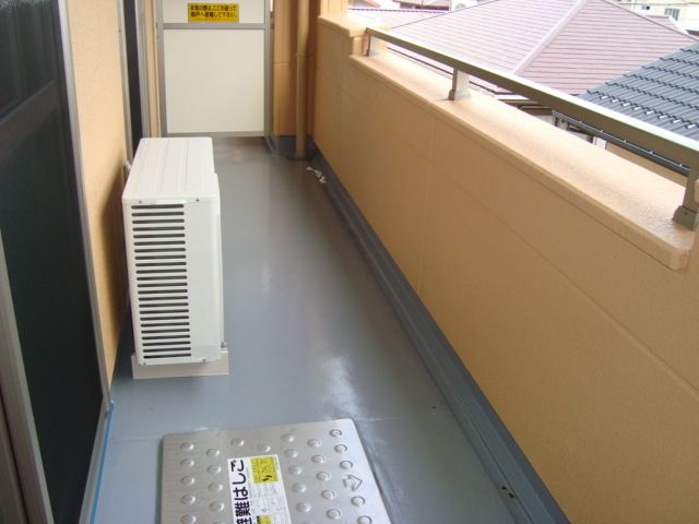 ＥＶＥＲ　ＳＨＩＮＥ　ＳＨＯＮＡＮ ベランダ