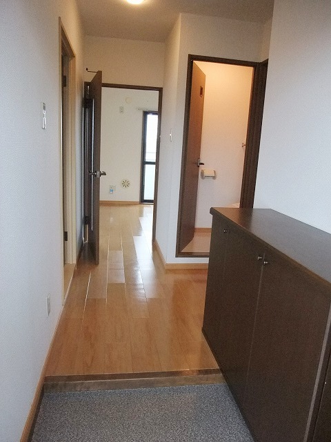 マーヴェラス湘南 玄関