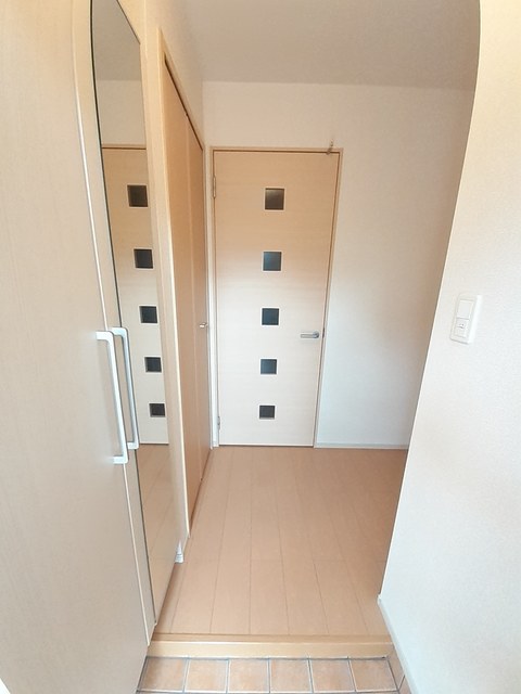 スリーサンズガーデン 玄関