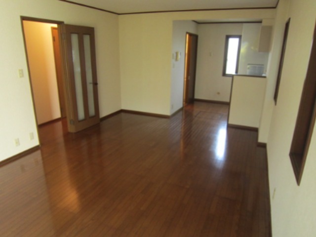 ドルフエハラD リビング