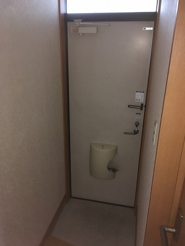 ローズビラタナカ 玄関