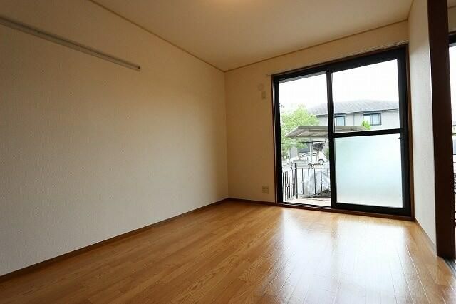 ロイヤルタウンD ベッドルーム