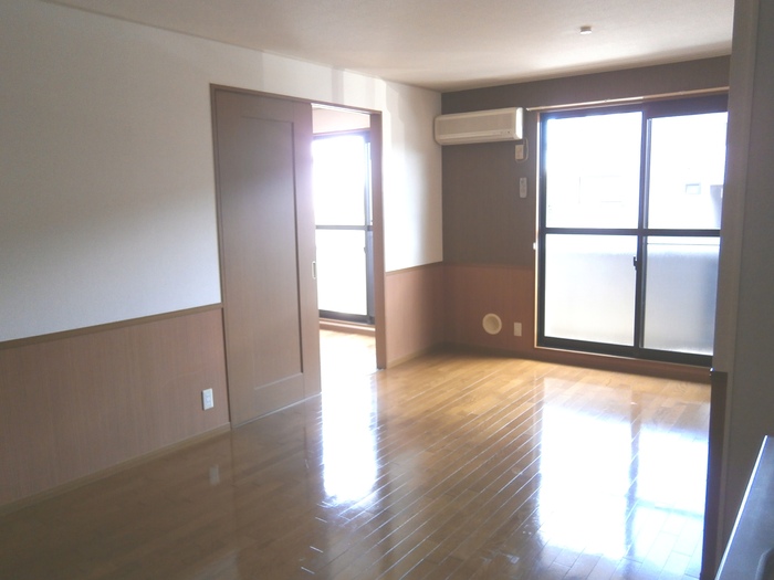 アルファタウン秦野新町　Ｂ リビング