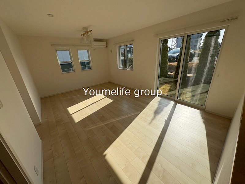 Ｂｌｏｓｓｏｍ　Ｈｉｌｌｓ　Ｌｉｌｙ　Ｃ棟 リビング