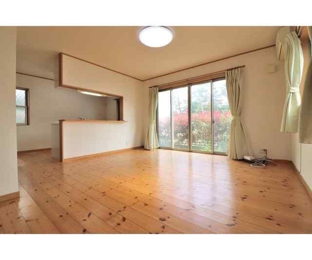 大磯町西小磯貸家 リビング