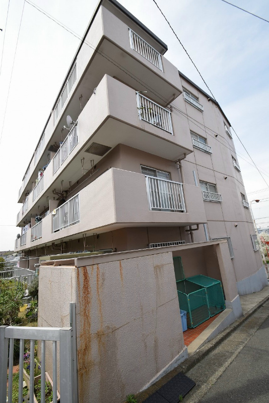 エンゼルハイム藤沢善行 301号室 外観