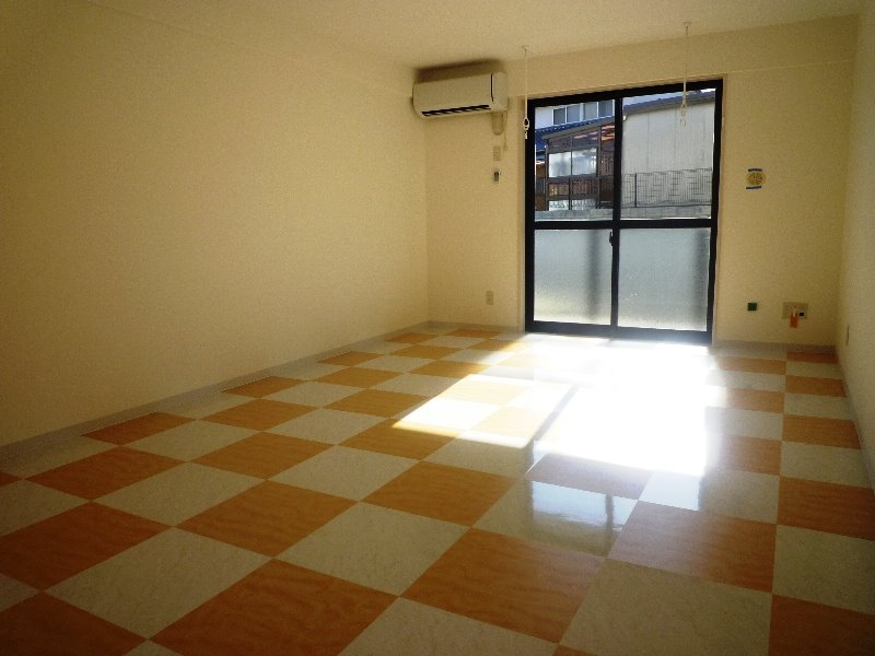 プレイズ　レイ リビング