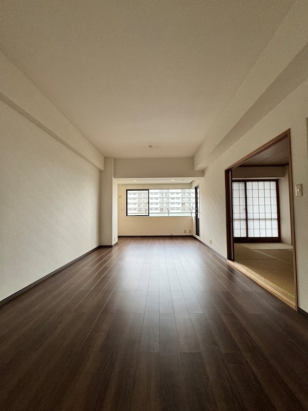 ニューシティ東戸塚クレール丘の街4号棟805号室 リビング