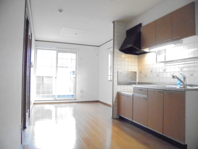 エス・テュエールＡ リビング