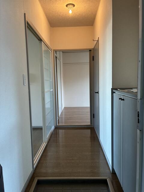 アールヒルズＢ 玄関