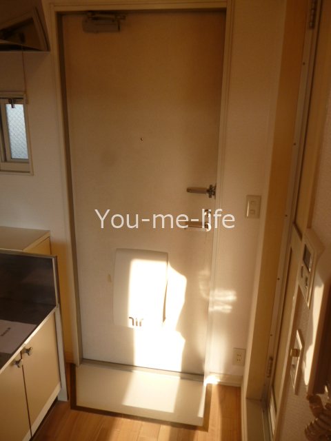 コーポラスマルカミ 玄関