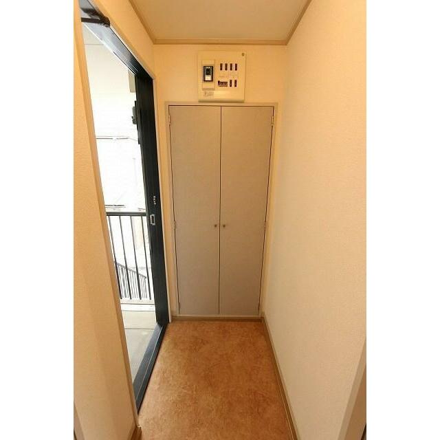 エミグラントＡ 玄関