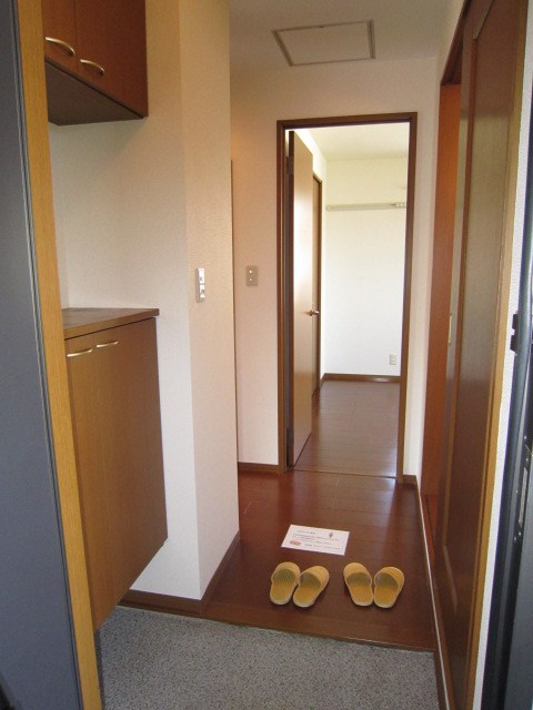 ロイヤルステージＢ 玄関