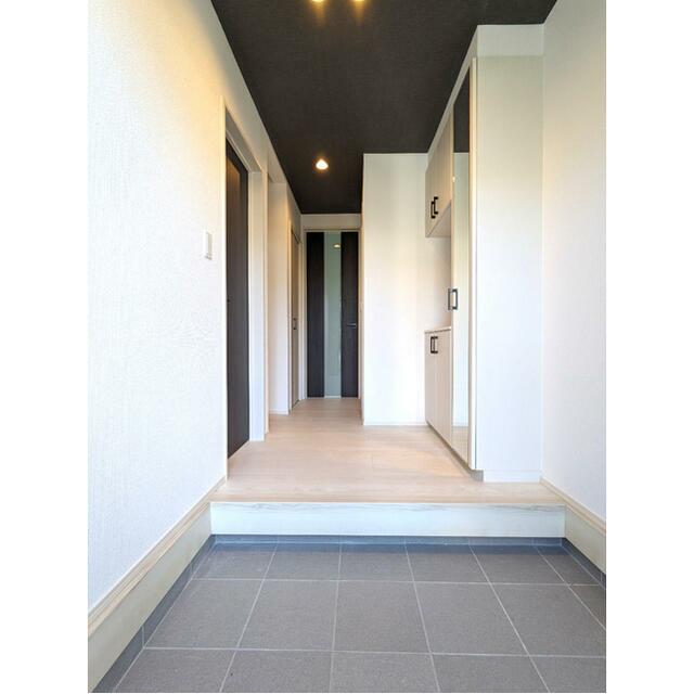 ４２２８平塚市札場町６期１棟１号棟 玄関