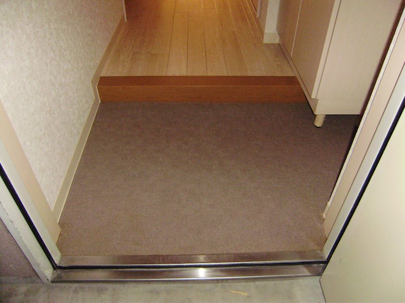 グラン　シャリオ  玄関