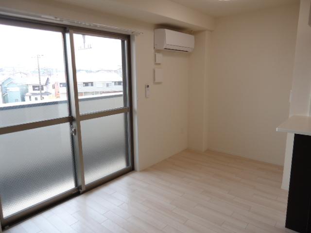 ツヴェルフ湘南 リビング