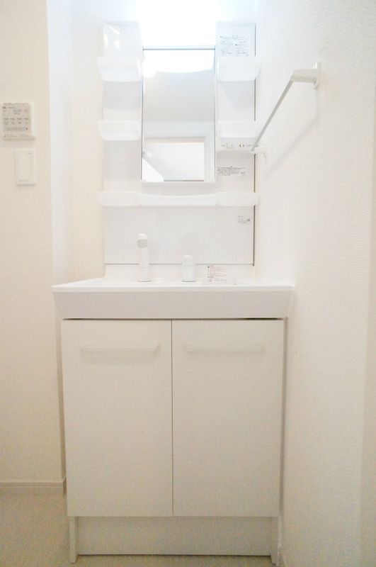 リブリ・アジール・リラ その他1