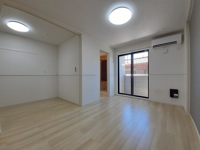 トゥット　フェリーチェ　湘南Ⅴ リビング