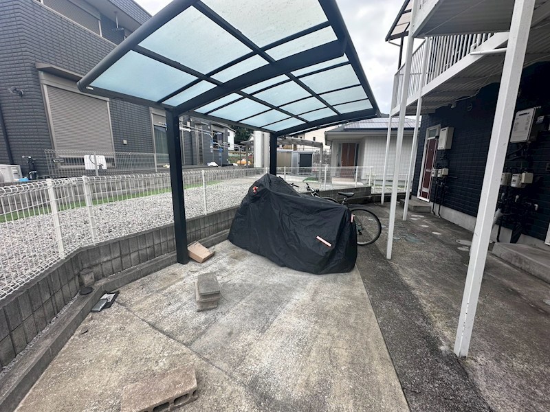 ハイ　ビレッジ   駐車場