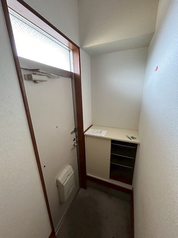 ローズガーデンA 玄関