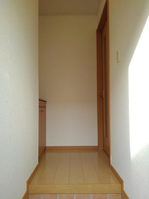 カルム中庭 玄関