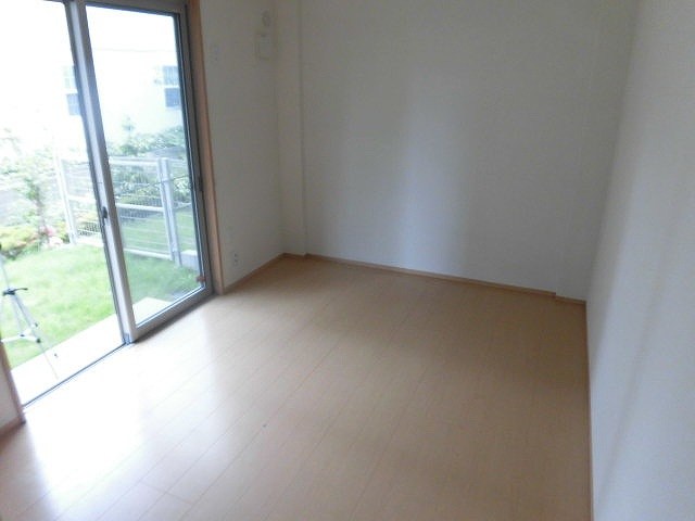 カレッツァⅡ番館 ベッドルーム