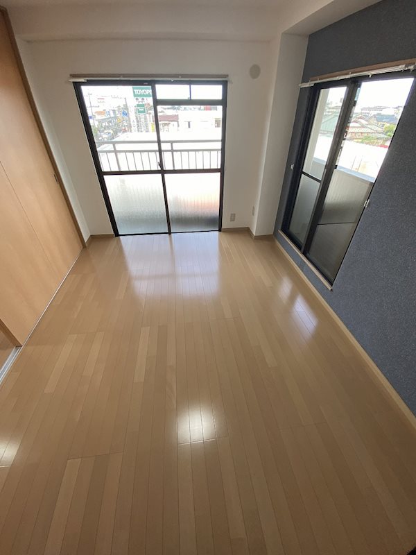 白根ビル ベッドルーム