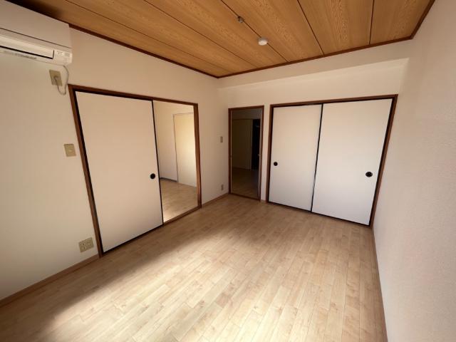 ロイヤルメゾン高森 ベッドルーム