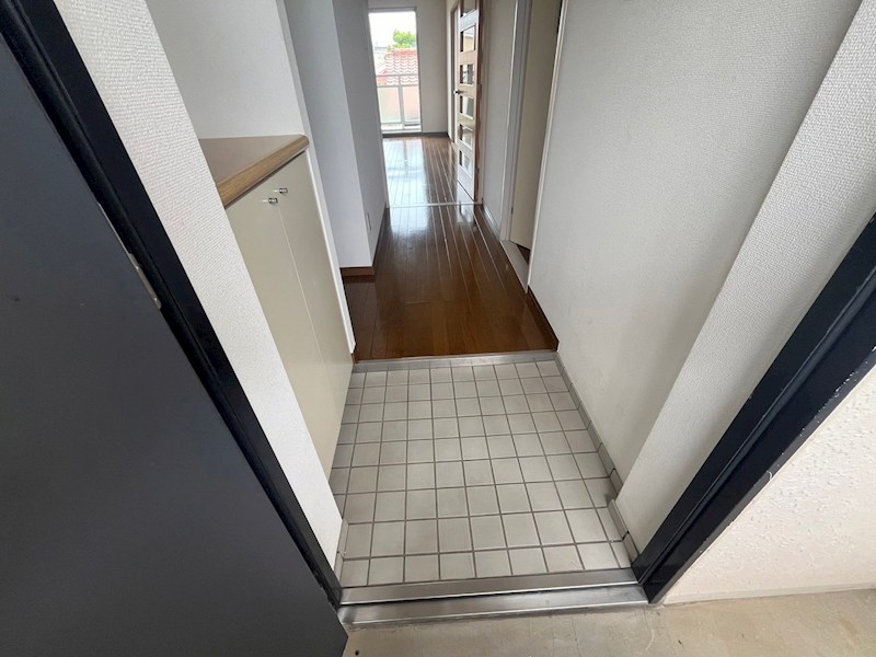 プラジャ鵠沼 玄関