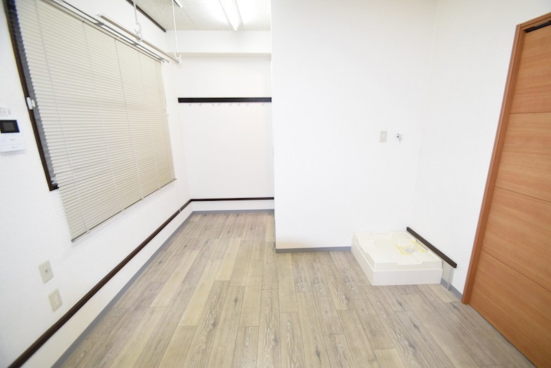 ポルシェ厚木旭町 リビング