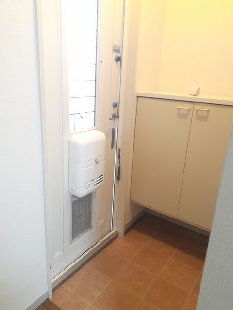 シャトレ湯川Ａ 玄関