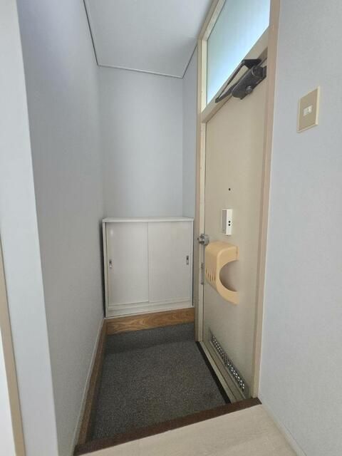 ホワイトハイツ 玄関