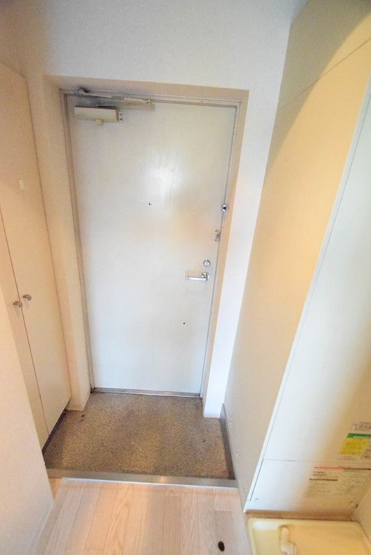 メゾン・ド・ビザール 玄関