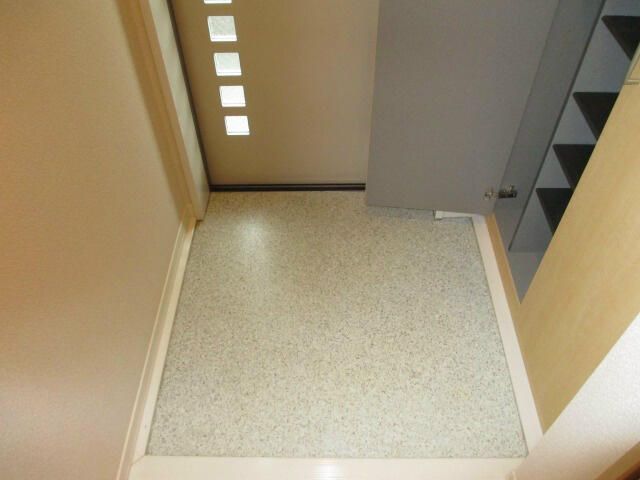 クレール山下 玄関