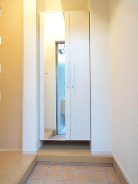 プリムローズＭ 玄関