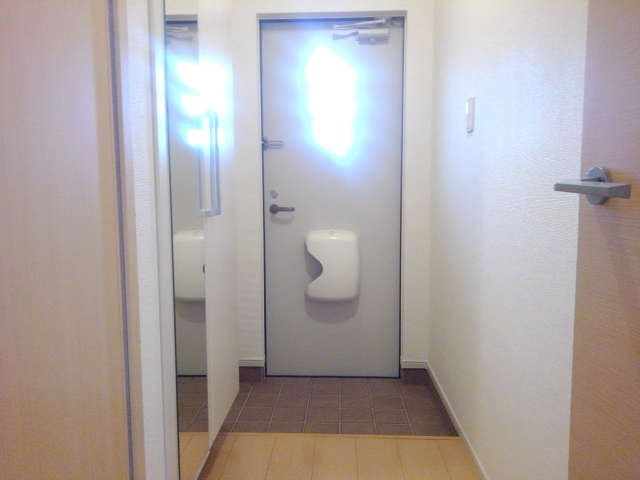 アドラブール・ピア 玄関