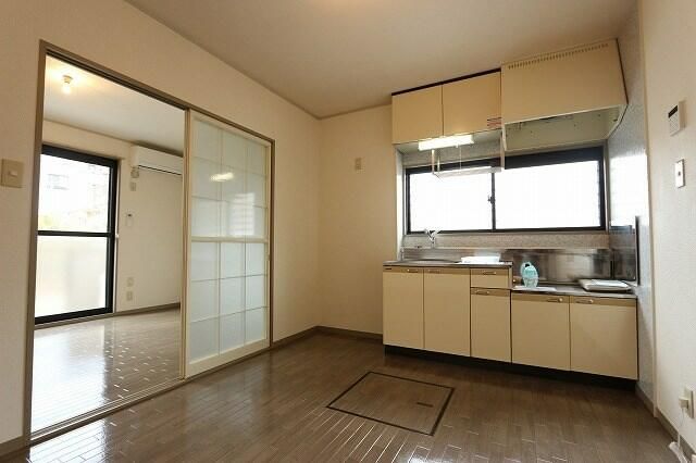 マーチ　梶塚 リビング