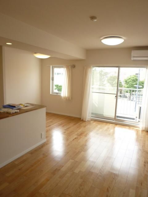 パーク・ハイム夕陽ケ丘 リビング