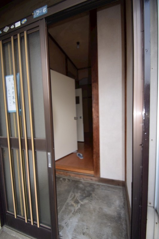 鳶尾青木貸家 玄関