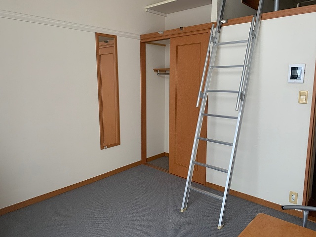 レオパレスアルファヒルズ リビング