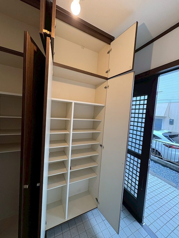 七里ガ浜東４丁目戸建 玄関