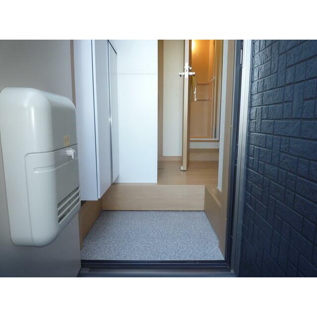 ロンド・ベル 玄関