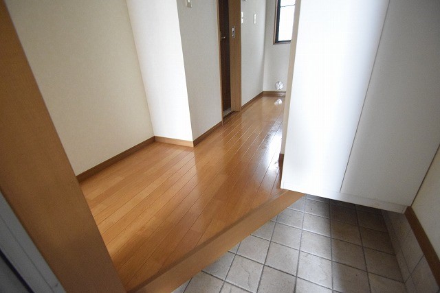 メゾンアンテノール 玄関