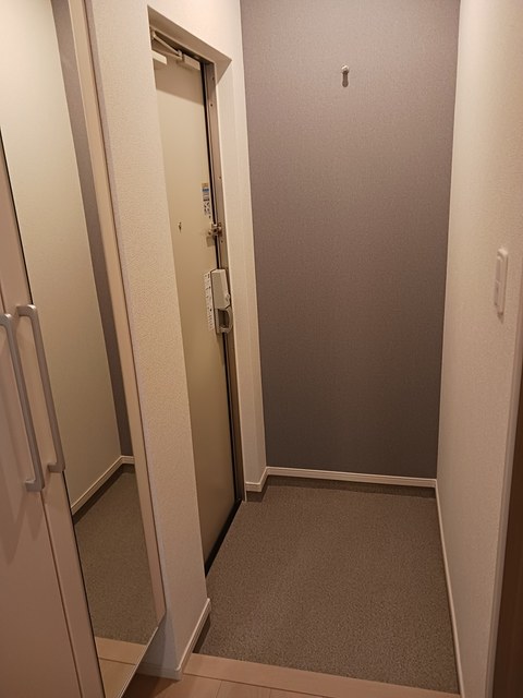 ウェスト　ラディアントＮ 玄関