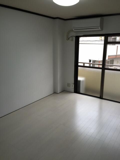 第3輪友ビル リビング