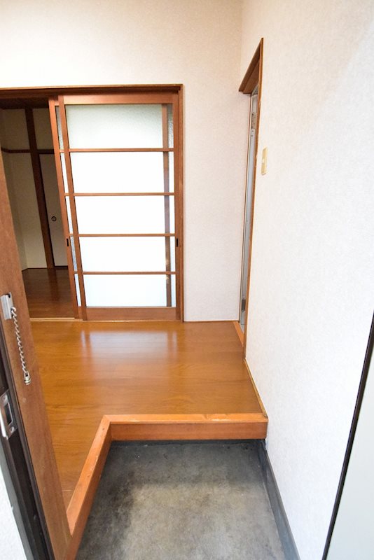 鈴張ハイツ 玄関