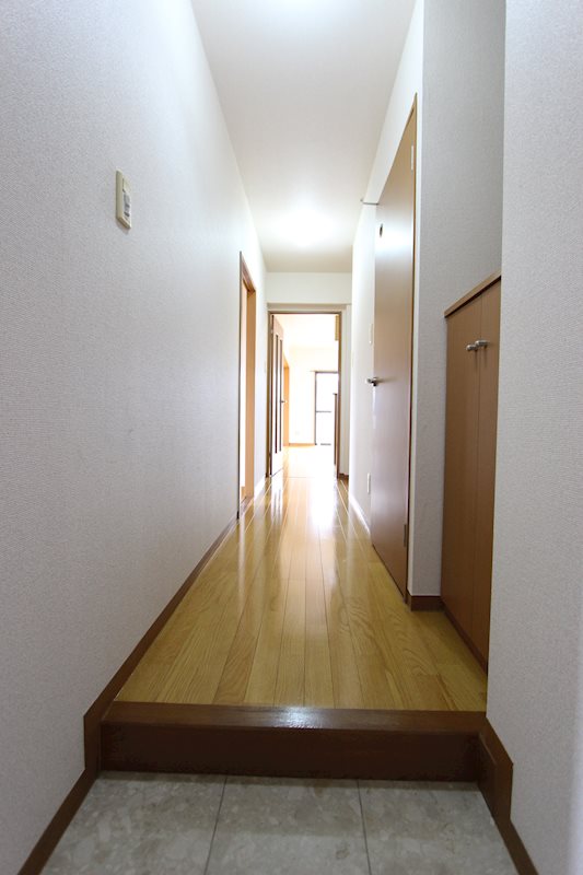 グランディールS 玄関