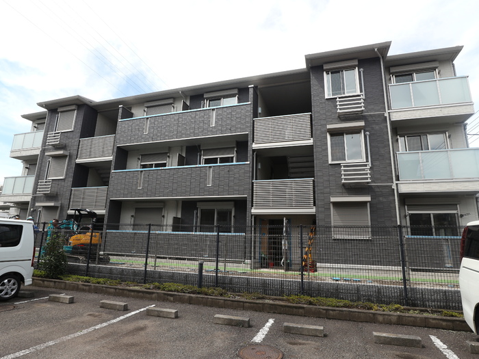 クレシェンテ 302号室 外観